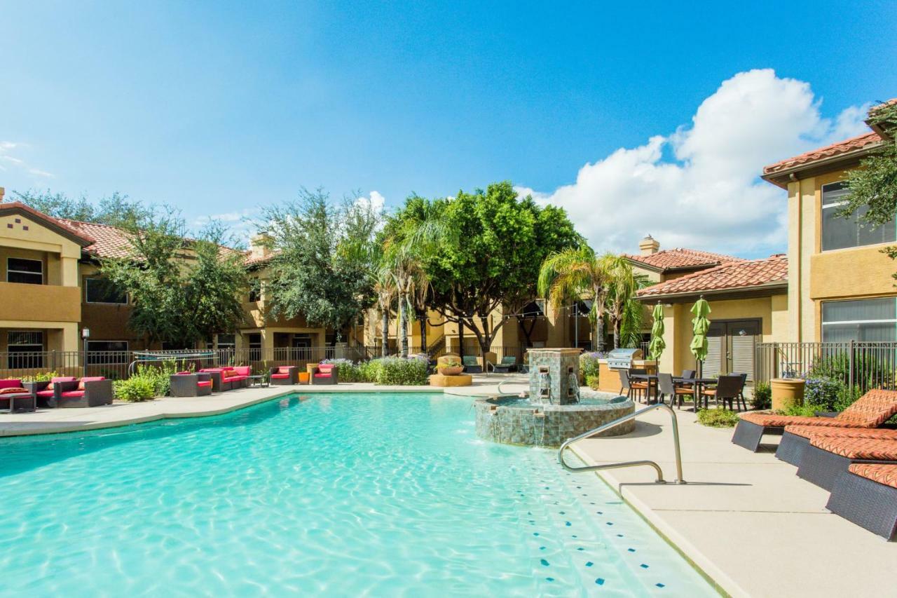 Rumah liburan Tpc Golf, Shopping & Dining 3 Miles With Parking -1005